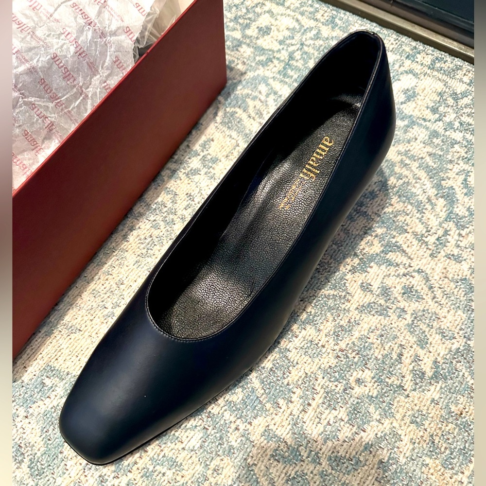 Amalfi women’s leather shoes! 9 1/2 B